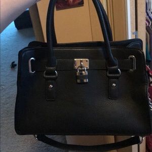 Black purse - like new condition